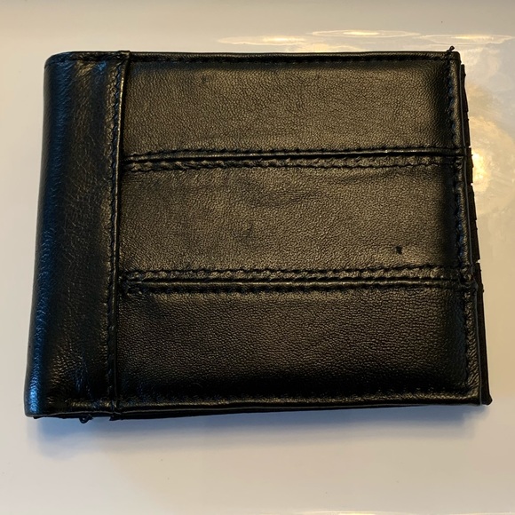 Men's Black Genuine Leather Bi-Fold Wallet - Picture 1 of 6